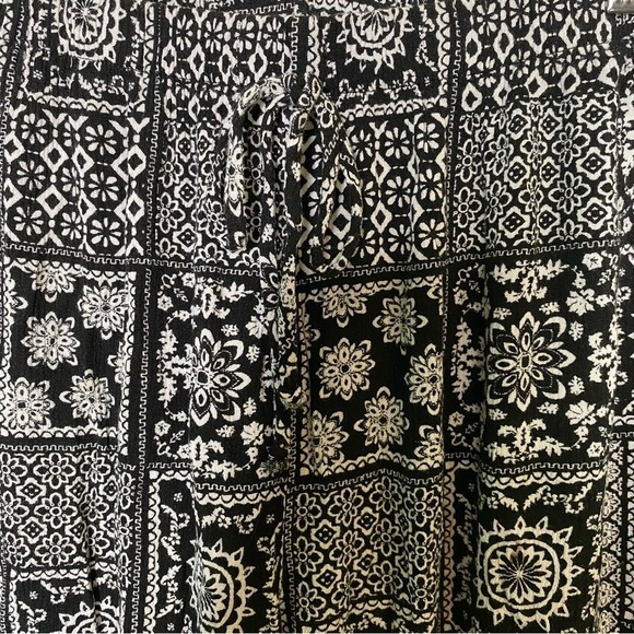 Papaya Black and White Wide Leg Floral Print Boho Pants Size S - Picture 9 of 12